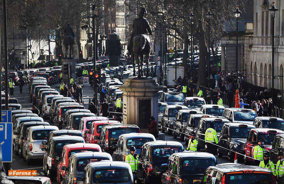 اعتراض 8000 راننده تاکسی (تصویر)