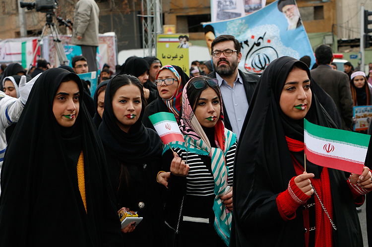 زنان ایرانی در راهپیمایی 22 بهمن