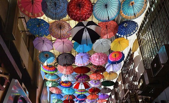 «کوچه چتری» پاتوق جدید برای گرفتن عکس سلفی (تصاویر)