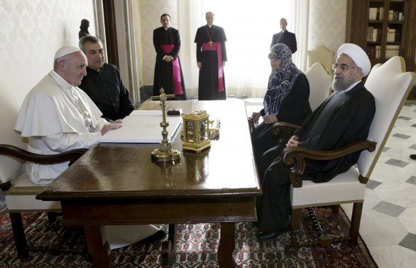 دیدار حسن روحانی با پاپ (تصاویر)