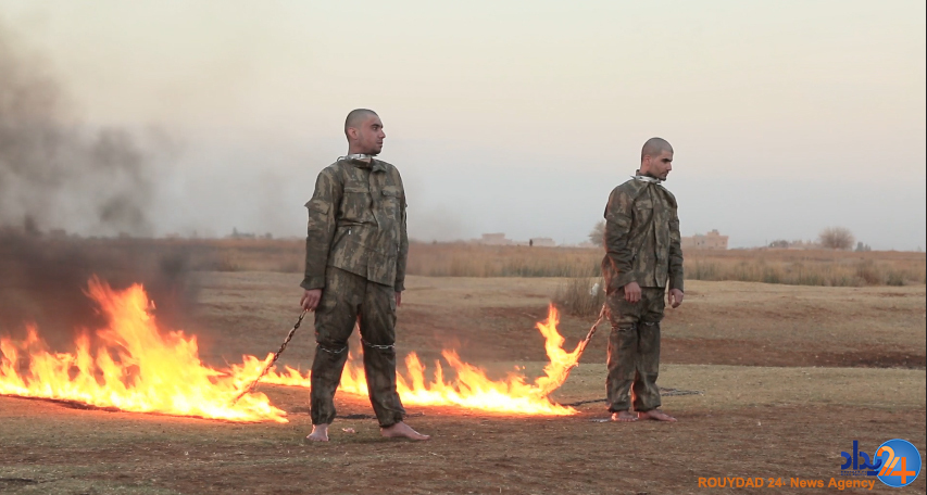 داعش دو نظامی ترکیه‌ای را زنده زنده آتش زد (تصاویر۱۸+)