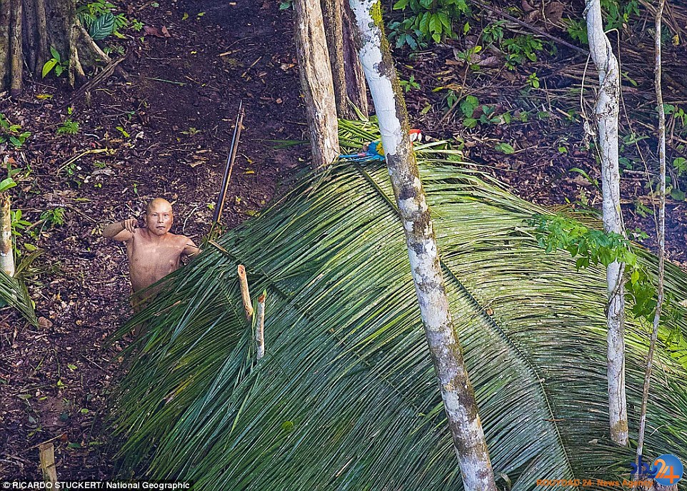 قبیله‌ای در آمازون مانند 20000 سال پیش زندگی می‌کنند (تصاویر)