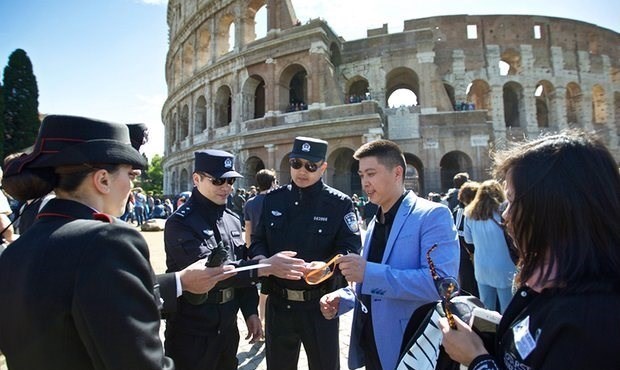 صادرات پلیس چینی به ایتالیا (تصاویر)