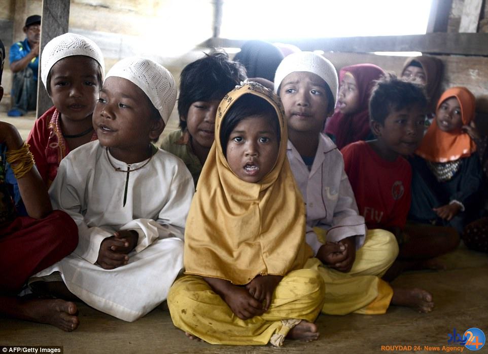 اسلام آوردن مردم جنگلی اندونزی برای دریافت کمک از دولت (تصاویر)