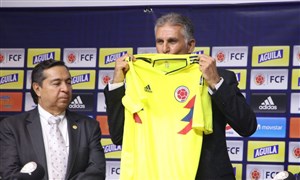 کی‌روش به پیراهن تیم ملی کلمبیا بوسه زد +عکس