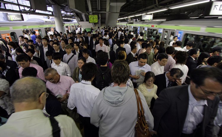 ابتکار متروی توکیو برای کاهش ازدحام در واگن‌ها