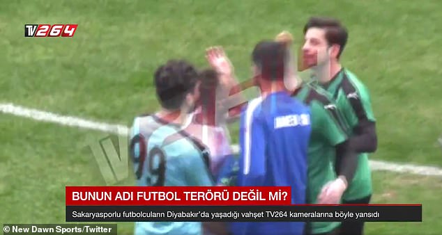 تیغ کشی در ترکیه؛ وسط زمین بین بازیکنان! +عکس