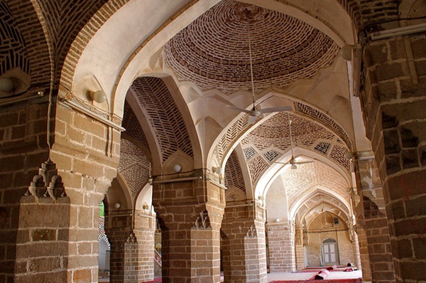 مسجد جامع دزفول از جنگ، جانِ سالم بدر برد از نم و فاضلاب، نه/ امکان ریزش دیوار شرقی