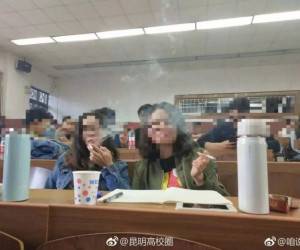 دانشجویانی که در کلاس می‌توانند سیگار بکشند! + تصاویر