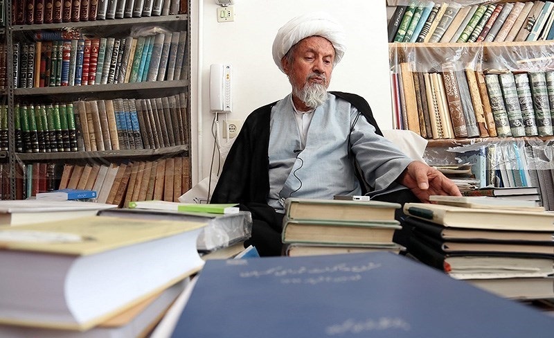 فقیه منتقد جمهوریت، استاد حسن روحانی و نزدیکترین مرد همراه جنتی درگذشت