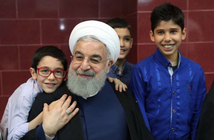 دیدار رمضانی روحانی با مددجویان بهزیستی و کمیته امداد