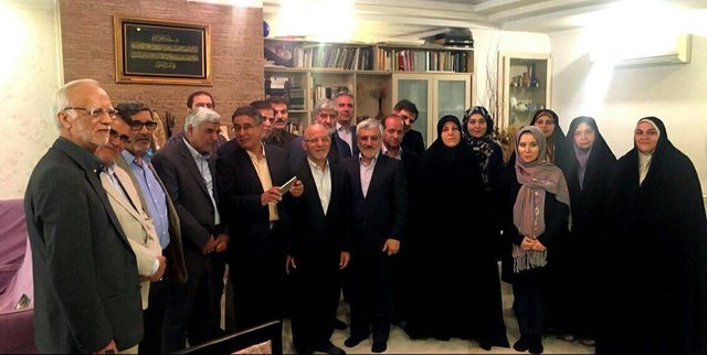 انتقاد از برخورد گزینشی با اقلیت ها حصر نافرجام زهرا رهنورد، میرحسین موسوی و  کروبی تا شطرنجی کردن خاتمی