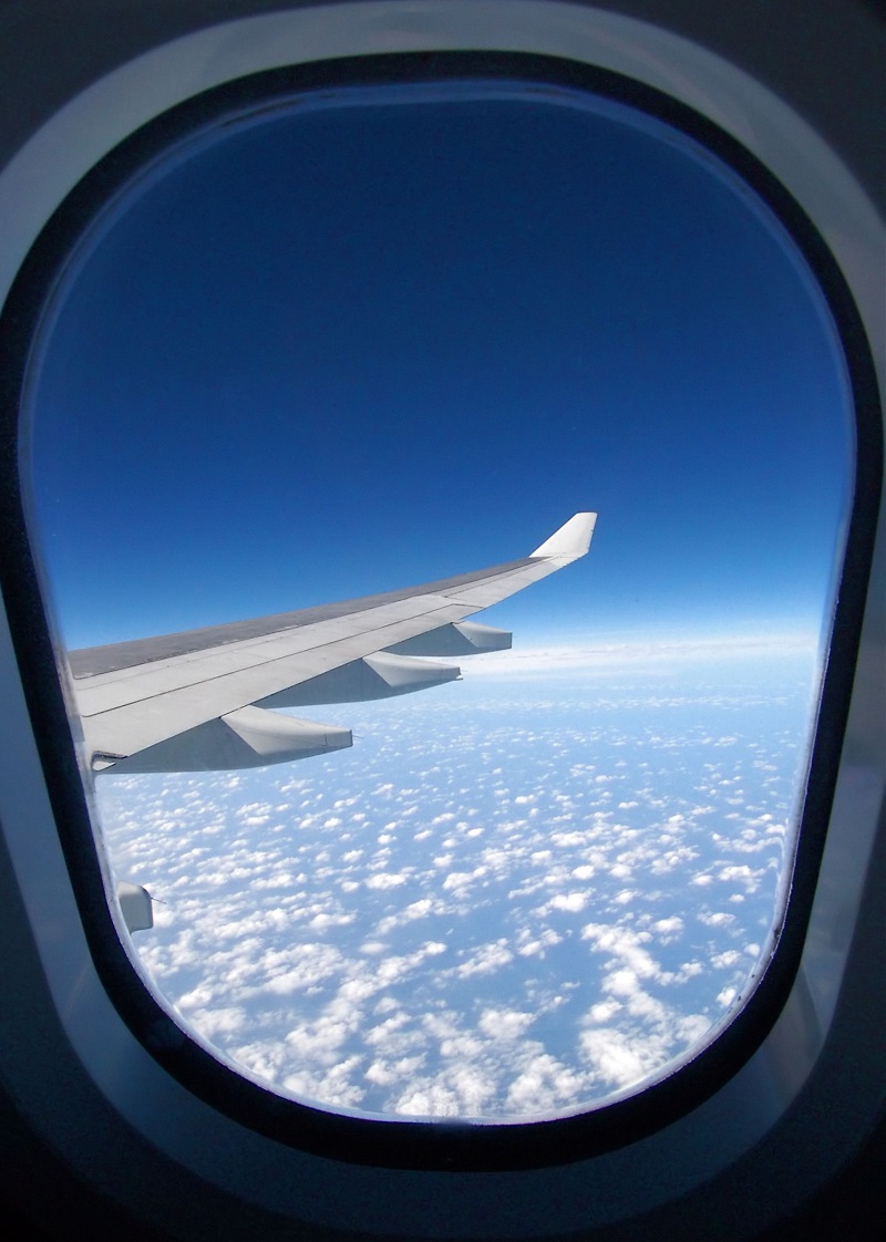 چرا پنجره های هواپیما گرد است؟