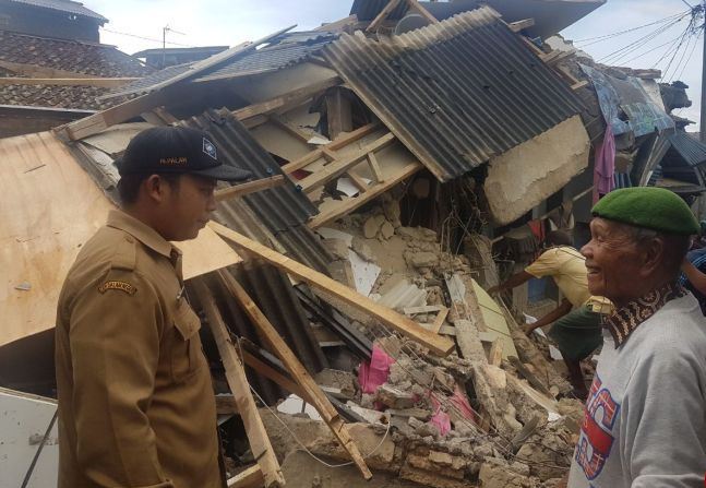 افزایش آمار قربانیان زلزله اندونزی+ عکس