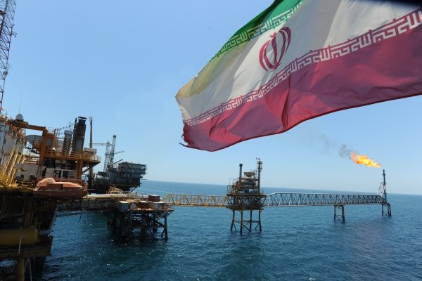 تحریم‌های ضد ایرانی ترامپ قیمت نفت را از ۱۰۰ دلار فراتر می‌برد