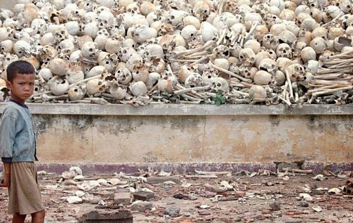 ماجرای قتل عام هولناک‌ در مکانی مخوف به نام مزارع مرگ! + عکس