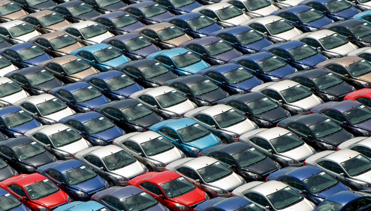 مجلس پیگیر ترخیص خودروهای وارداتی است/ ارائه گزارش به وزارت صمت درباره خودروهای وارداتی