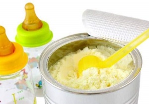 مسمویت ۱۵۰ نوزاد به خاطر آلوده شدن شیر خشک به نوعی سم خطرناک +فیلم