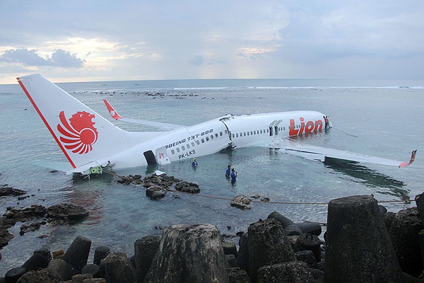 وحشت مسافران بوئینگ ۷۳۷ شرکت لاین ایر اندونزی قبل از سقوط + فیلم