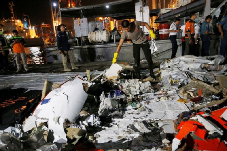 جسد ۱۰ مسافر هواپیمای اندونزیایی پیدا شد