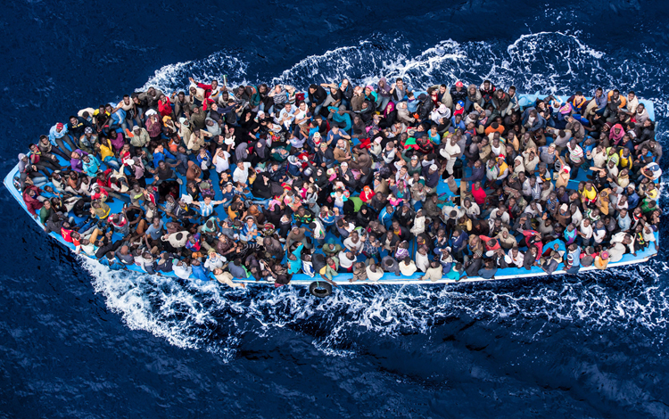 پناهنده‌های ایرانی که هزینه هتل‌های لوکس و قایق بادی ۱۵ هزار یورویی پرداخت می‌کنند!