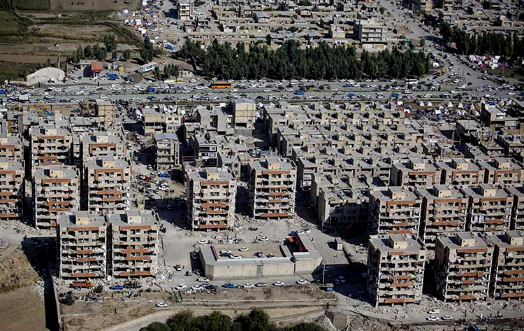 جزئیات زلزله ۶ ریشتری شب گذشته کرمانشاه/ ۷۲۹ مصدوم راهی بیمارستان‌ها شدند +عکس