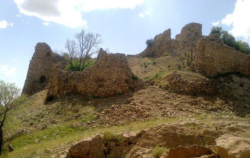 قلعه یزدگرد لرزید/ زلزله به مهمترین بناهای تاریخی کرمانشاه آسیب وارد کرد