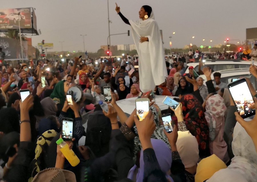 در سودان چه می‌گذرد؟ / جایگزینی یک دزد به جای دیکتاتور قبلی!