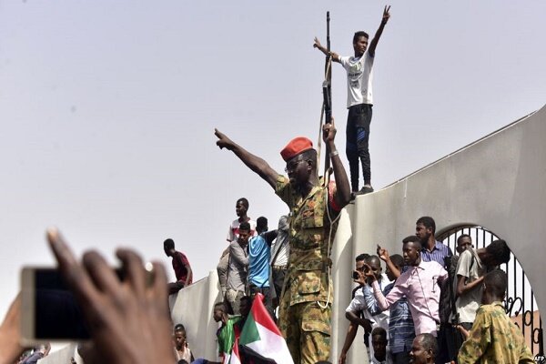 سناریوی عربستان برای ادامه حضور نظامیان سودان در یمن/ پیامد‌های استقرار دوساله ارتش در خارطوم