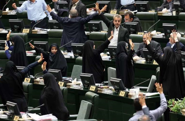 واکنش فعالان زن نسبت به رد پیشنهاد افزایش کرسی‌های زنان در مجلس