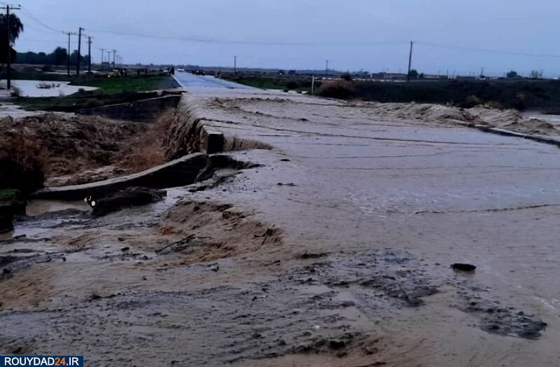 مسدود شدن ۲ جاده اصلی در جنوب کرمان توسط سیلاب