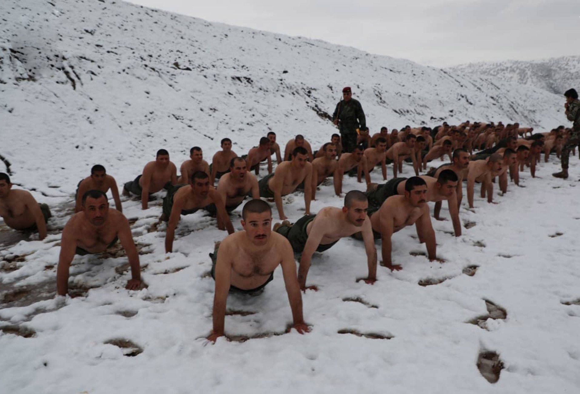 آموزش نظامی در برف