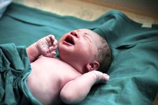 عوارض دستکاری کردن تاریخ تولد نوزاد