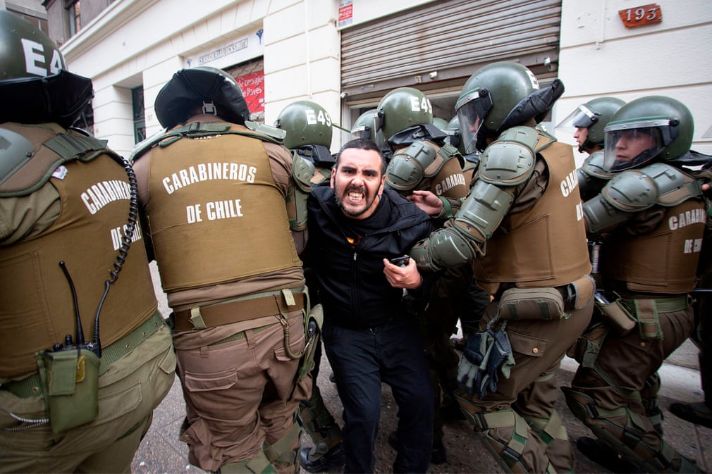 دستگیری معلم معترض شیلیایی در اعتراض به تغییر نظام آموزشی