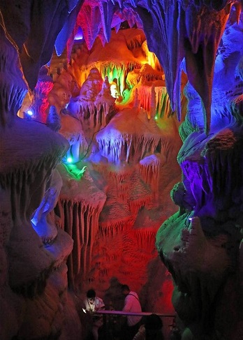 غار رنگین‌کمانی در چین +عکس