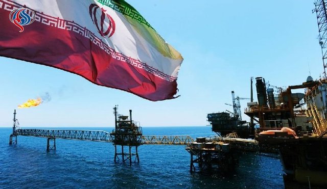 ادامه فروش نفت ایران/ امضای ۱۰ قرارداد افزایش توان تولید نفت