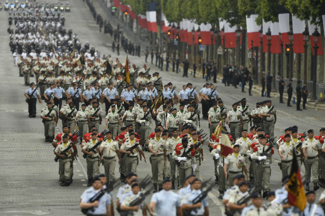 رژه سالانه ۱۴ ژوئیه (سالگرد انقلاب فرانسه) در پاریس