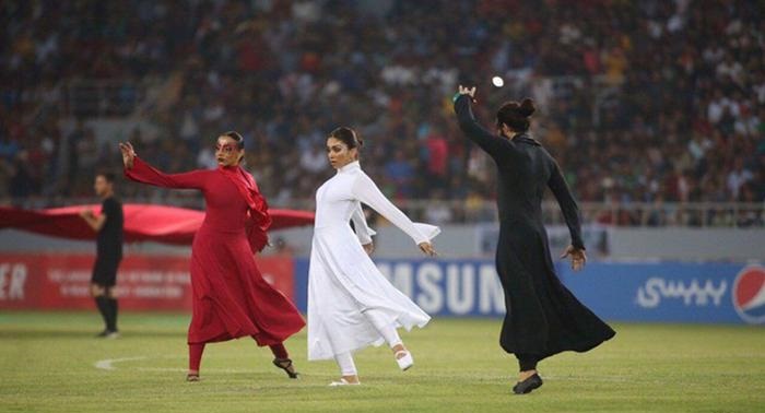 رقص زنان در ورزشگاه کربلا جنجال به پا کرد