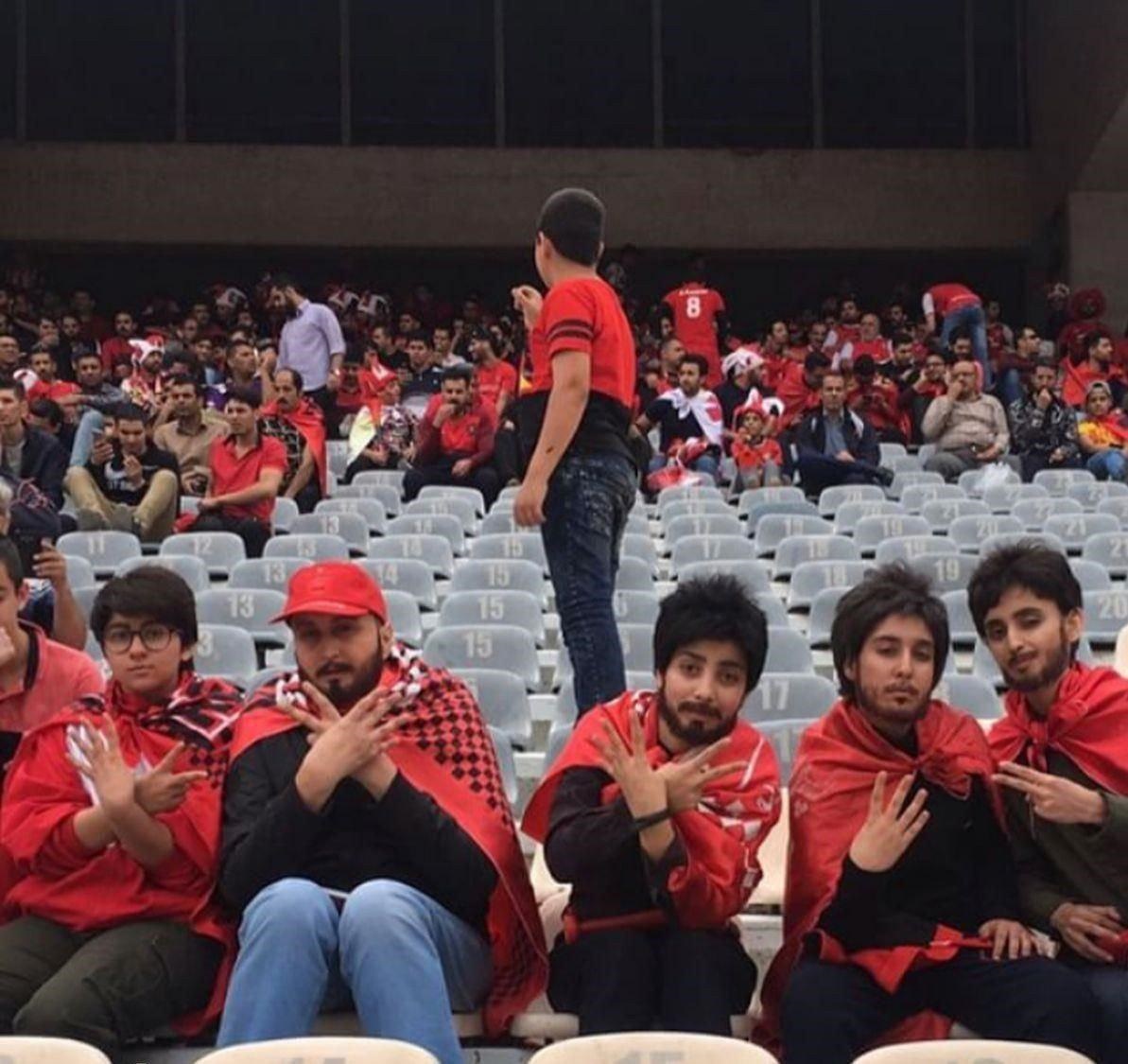 گره کور ورود زنان به ورزشگاه/ چرا عکاس و دختران استادیوم آزادی بازداشت شدند؟