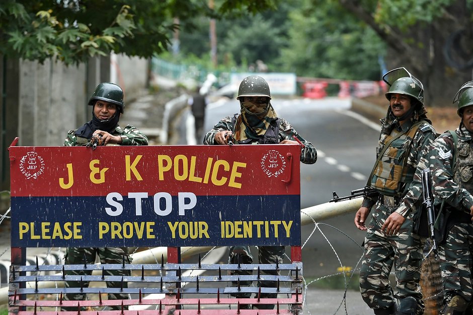 ایست بازرسی نیرو‌های نظامی هند در سرینگر کشمیر