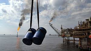 جنگ تجاری به بازار نفت رسید/ سقوط سنگین قیمت نفت آمریکا