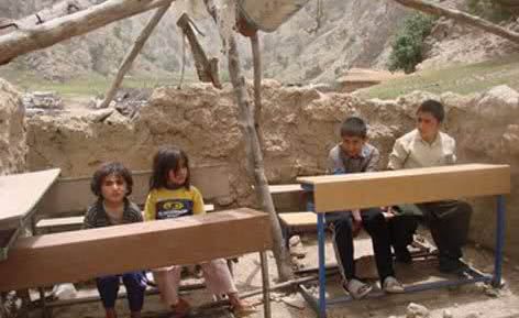 ادامه کار مدارس خشت و گلی در سیستان و بلوچستان
