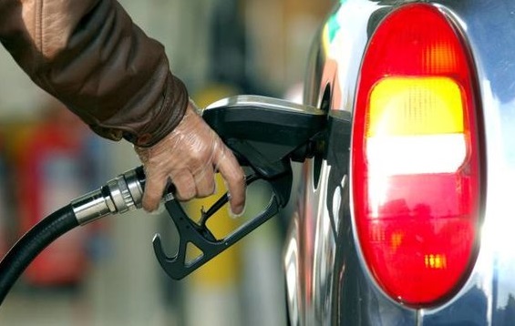 به جای افزایش قیمت بنزین جلوی اسراف ۱۰ میلیارد دلاری یارانه سوخت گرفته شود