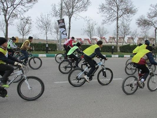 تحویل ۱۰۰ دوچرخه به یک دبیرستان توسط شهرداری