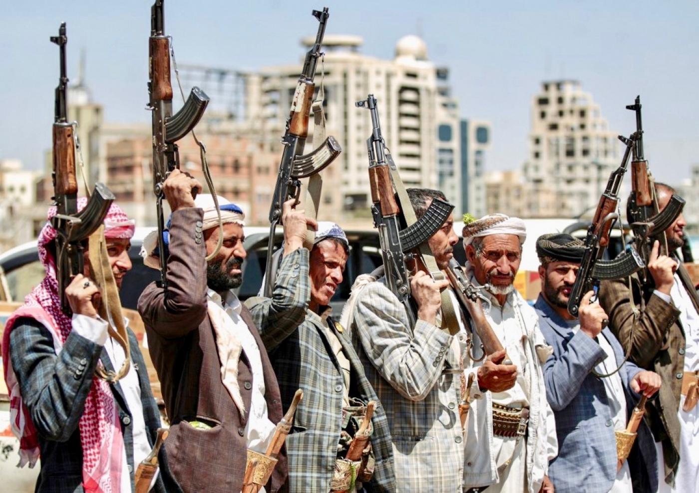 هزاران سرباز سعودی در چنگ حوثی‌ها/ آیا پایان جنگ یمن و مذاکره ایران و آمریکا نزدیک است؟