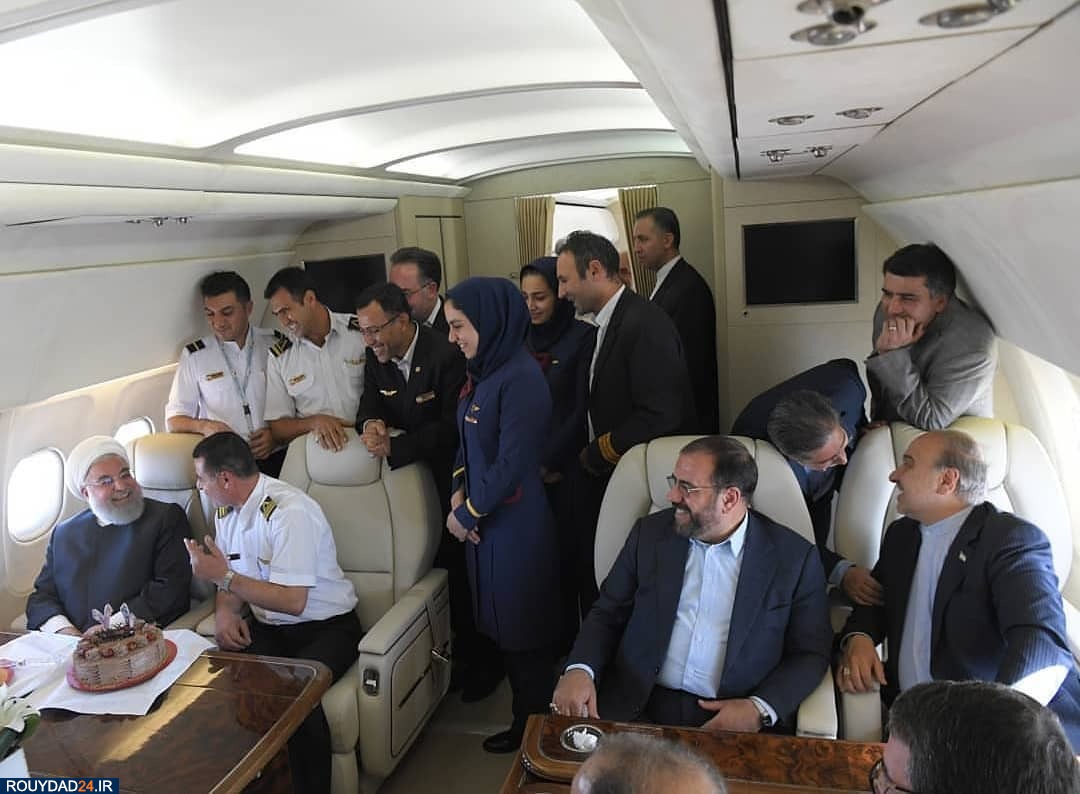 تولد ٧١سالگی حسن روحانی در هواپیما + عکس