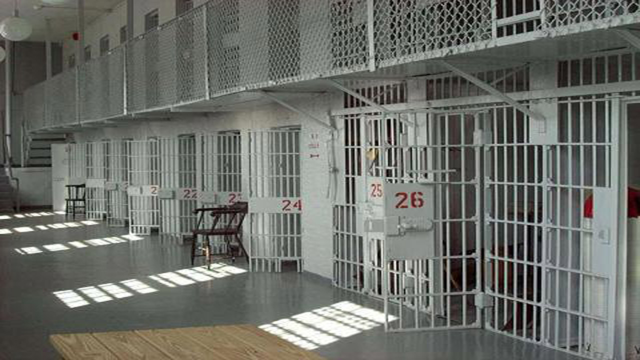 شیوع ویروس کرونا در زندان های آمریکا