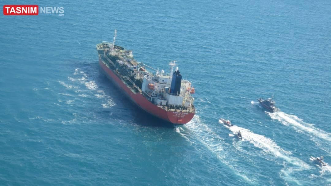 توقیف یک کشتی کره‌ای در آب‌های خلیج فارس +عکس