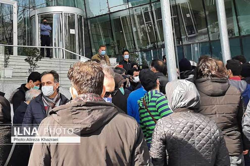 تجمع معترضان مقابل سازمان بورس +فیلم و عکس