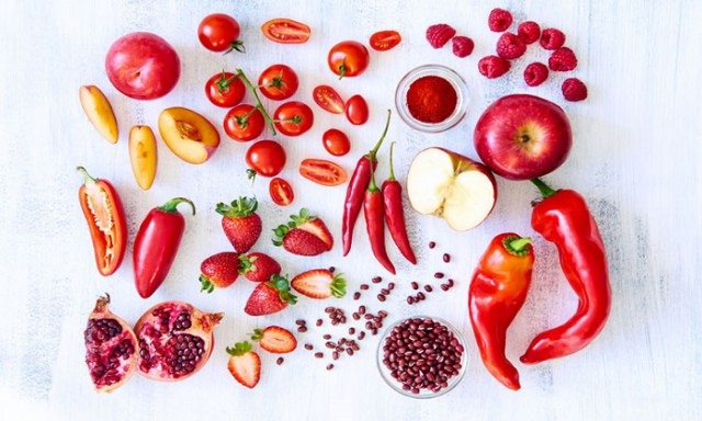 درباره ارزش غذایی و فواید میوه‌های قرمز چه می‌دانید؟